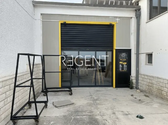 Trogir - Stambeno poslovna zgrada 1380 m2 s pripadajućim zemljištem na izvrsnoj lokaciji
