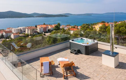 Šibenik, Žaborić - Moderna novoizgrađena vila s bazenom 380 m2