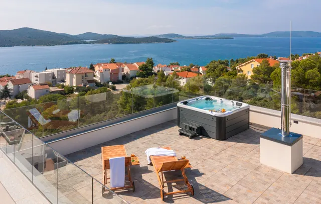 Šibenik, Žaborić - Moderna novoizgrađena vila s bazenom 380 m2