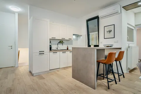 Zagreb, Trešnjevka - četverosoban dvoetažan stan s privatnom garažom 141 m2