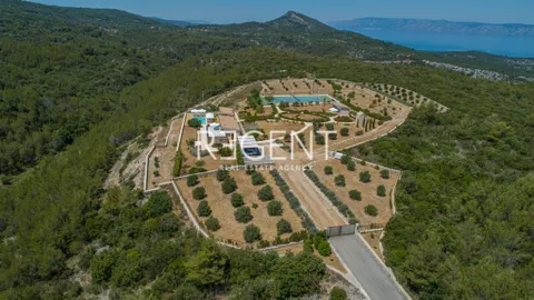 Hvar, Ivan Dolac - imanje u srcu otoka 140 000m2