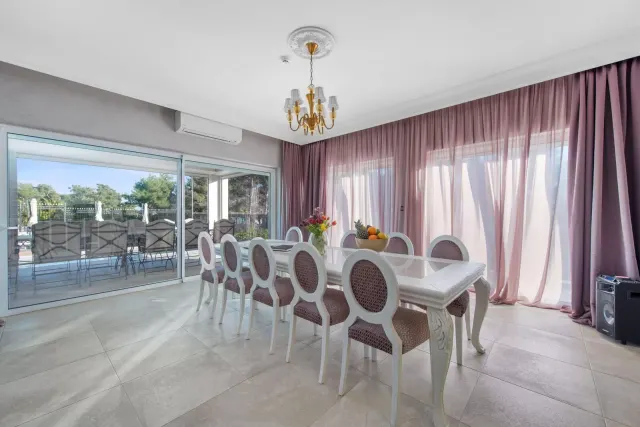 Šibenik, Vodice - luksuzna vila s bazenom i panoramskim pogledom 530m2