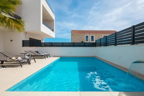 Šibenik, Vodice - Luksuzna vila na Jadranskoj obali