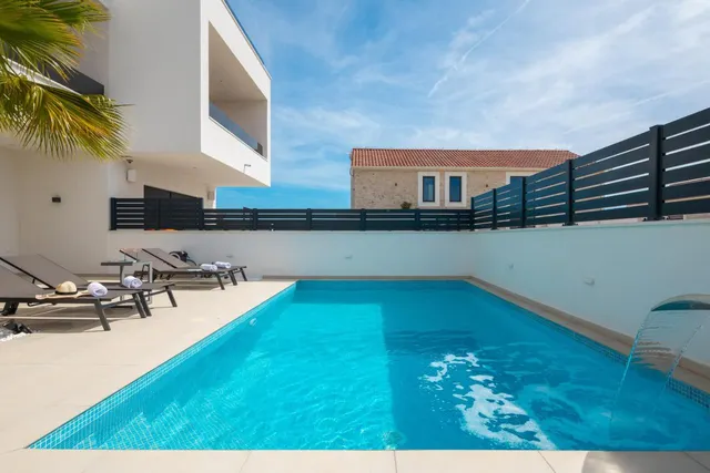 Šibenik, Vodice - Luksuzna vila na Jadranskoj obali