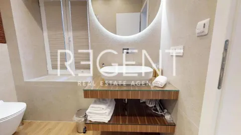 Split, Centar - Dioklecijanova Palača dva studio apartmana 65 m2