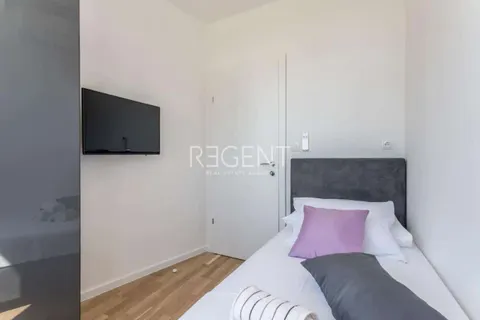 Split, Žnjan - Luksuzan dvosoban penthouse 70 m2 sa terasom