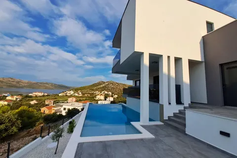 Trogir - Novoizgrađena vila s pogledom na more