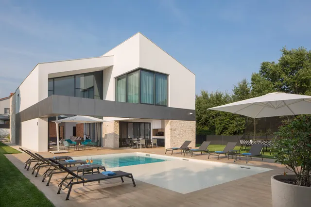 Istra, Ližnjan - luksuzna vila s privatnim bazenom 400m2