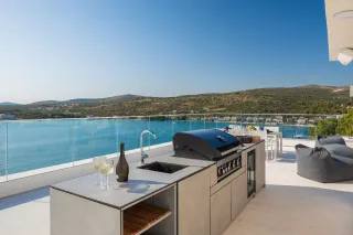 Šibenik, Rogoznica – Moderna vila s panoramskim pogledom na more