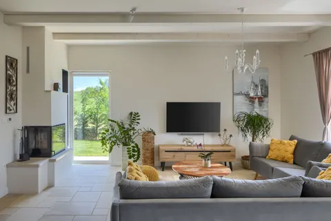 Istra, Višnjan - Luksuzna vila s bazenom i panoramskim pogledom 170 m2