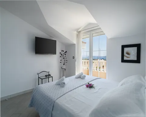 Split, Kaštela - Vila s bazenom i pogledom na more 333 m2