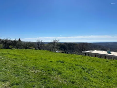Istra, Krasica - Građevinsko zemljište s građevinskom dozvolom 1004 m2
