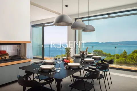 Omiš – Ekskluzivna vila s bazenom i panoramskim pogledom