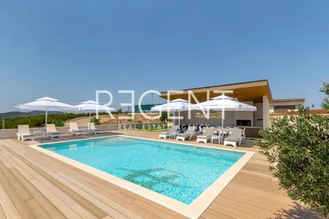 Hvar, Ivan Dolac - imanje u srcu otoka 140 000m2