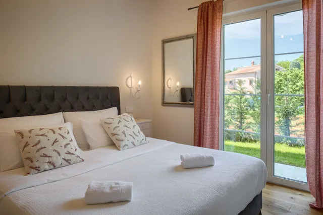 Istra, Višnjan - Luksuzna vila s bazenom i panoramskim pogledom 170 m2