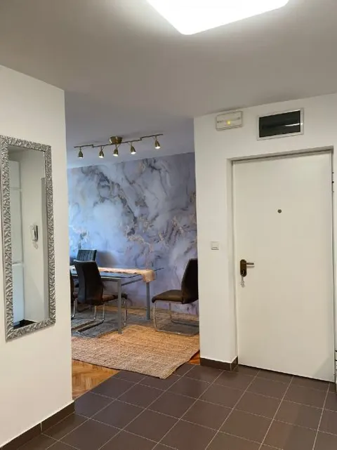 Split, Skalice - Dvosoban stan s loggiom 60 m2