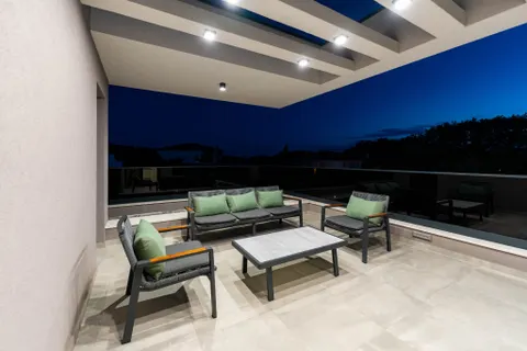 Istra, Pula - Luksuzna vila 250 m2 s pogledom na Brijune