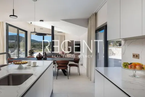 Trogir, Marina- luksuzna vila u mirnom okruženju, 6900m2
