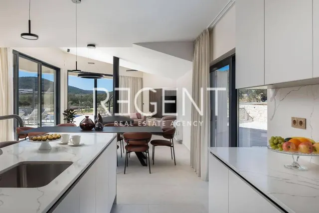 Trogir, Marina- luksuzna vila u mirnom okruženju, 6900m2