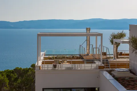 Omiš – Ekskluzivna vila s bazenom i panoramskim pogledom