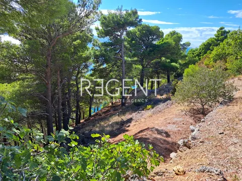 Omiš, Marušići - Ekskluzivno zemljište prvi red do mora, 4100m2