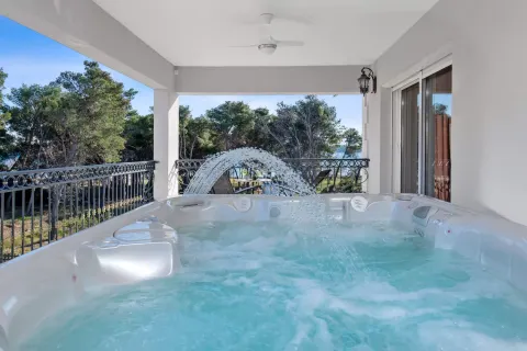 Šibenik, Vodice - luksuzna vila s bazenom i panoramskim pogledom 530m2
