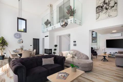 Šibenik, Žaborić - Moderna novoizgrađena vila s bazenom 380 m2