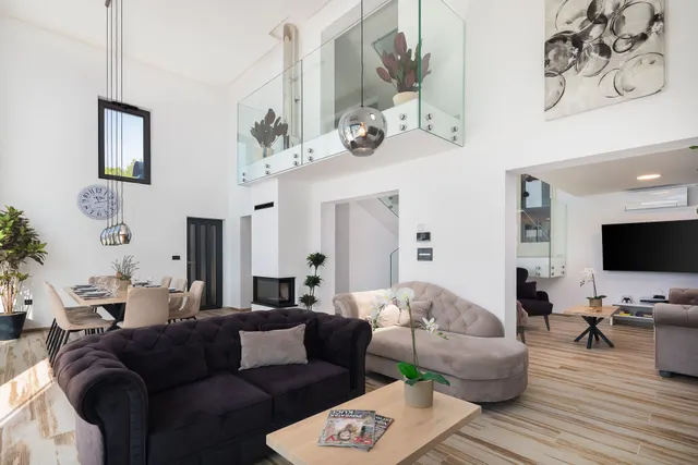 Šibenik, Žaborić - Moderna novoizgrađena vila s bazenom 380 m2