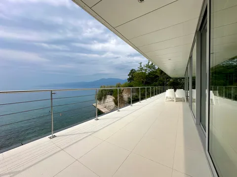 Rijeka - Moderna vila prvi red do mora 600 m2