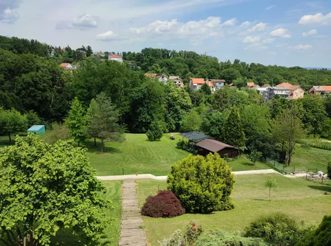 Zagreb, Pantovčak -Luksuzna samostojeća kuća s velikom okućnicom