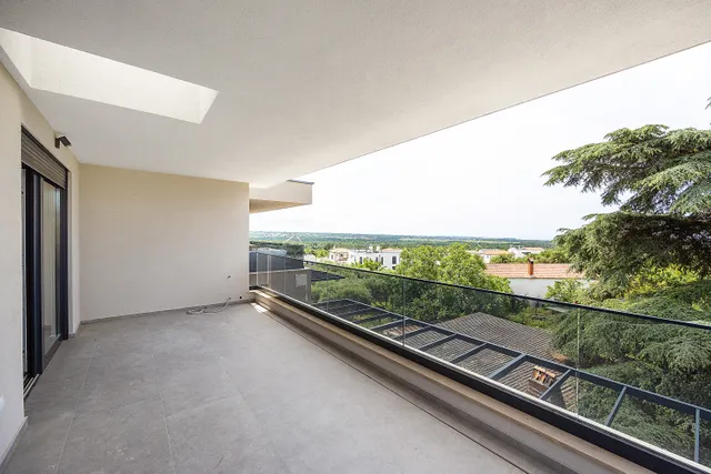 Istra, Tar - Ekskluzivan penthouse s krovnom terasom u novogradnji 130 m2