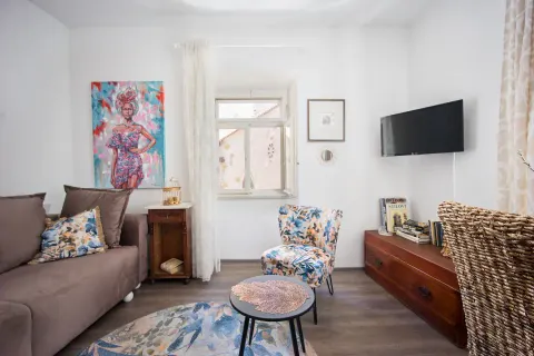 Trogir, centar- Kamena kuća 174 m2
