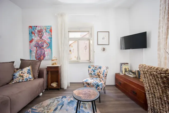 Trogir, centar- Kamena kuća 174 m2