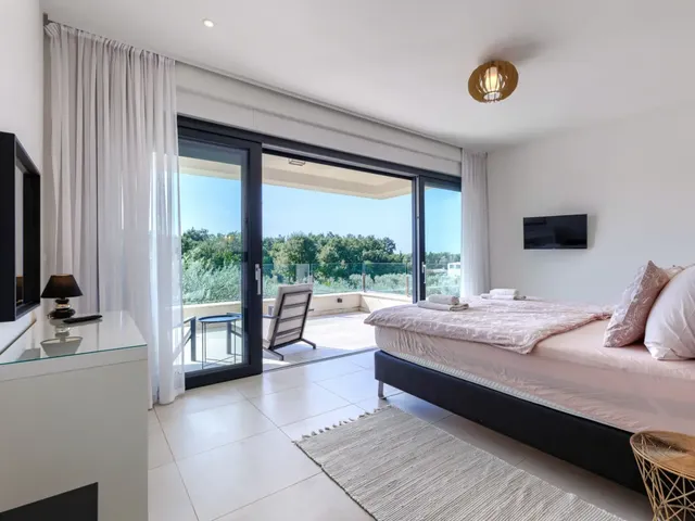 Istra, Novigrad - Atraktivna vila s bazenom 250 m2