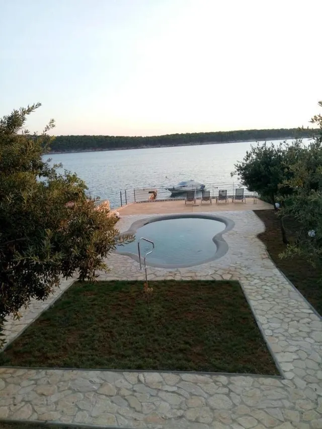 Otok Rab – Prekrasna vila s bazenom 200 m2