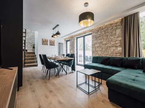 Zadar, Privlaka – Novoizgrađena kameno-moderna vila