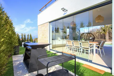 Krk, Malinska - Moderna Vila