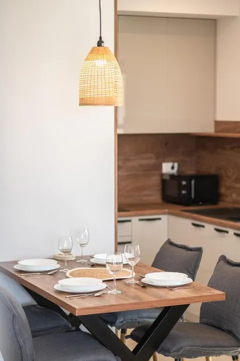 Zadar, Vrsi – trosobni apartmani s bazenom i pogledom na more