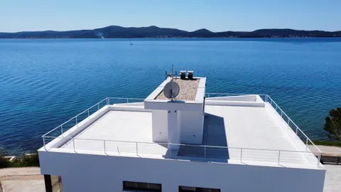Sukošan - Luksuzno moderna zgrada s dva apartmana