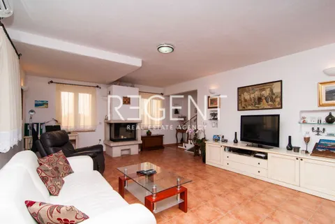 Brač, Mirca- kamena vila s pogledom na more, 300m2
