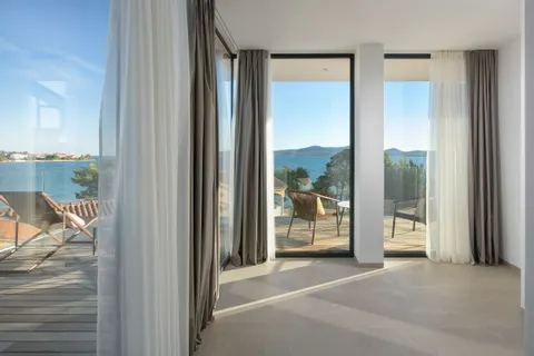 Sukošan – Luksuzna moderna vila s bazenom 495 m2