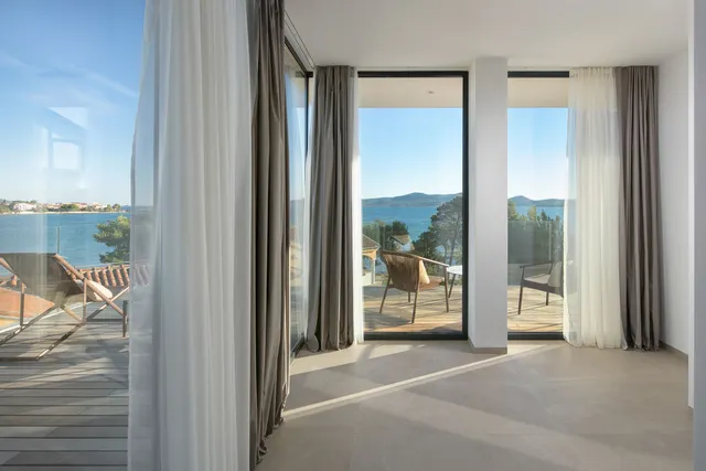 Sukošan – Luksuzna moderna vila s bazenom 495 m2