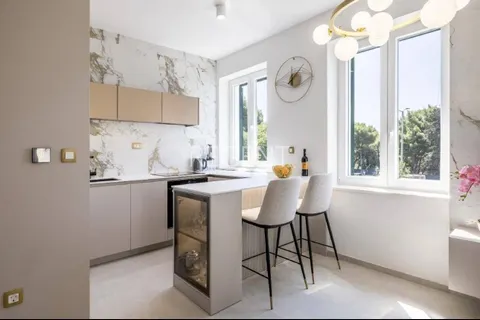 Split, Bačvice - Luksuzan dvosoban stan 64 m2 DUGOROČAN NAJAM
