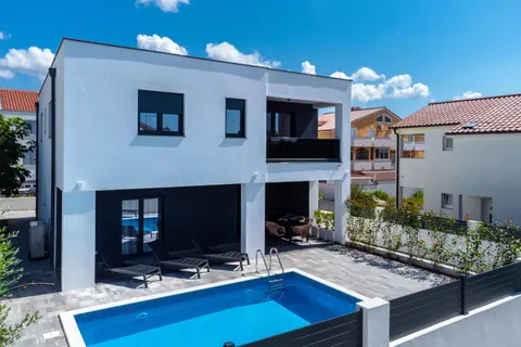 Zadar, Vrsi - Luksuzna vila s bazenom, novogradnja