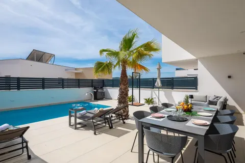 Šibenik, Vodice - Luksuzna vila na Jadranskoj obali