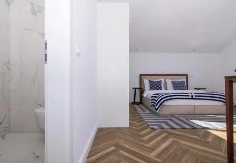 Trogir - Moderan, peterosobni penthouse s terasom i pogledom na more 185 m2