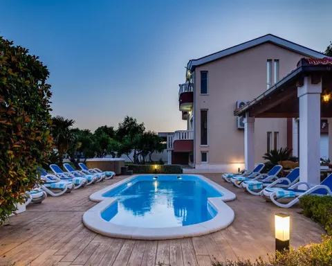 Split, Kaštela - Vila s bazenom i pogledom na more 333 m2