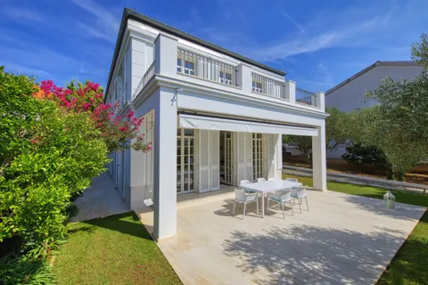 Zadar - Luksuzna vila prvi red uz more 210 m2