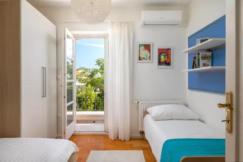 Istra, Poreč – Prostrana i elegantna vila s bazenom 400 m2