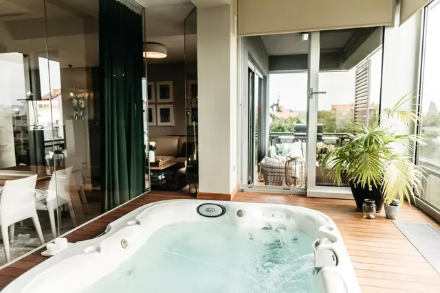 Zagreb, Maksimir – Četverosobni namješteni penthouse s predivnim pogledom na prirodu